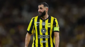 اتحاد جدة يتحرك بقرار عاجل لحسم مستقبل بنزيما وتأمين بقائه مع الفريق